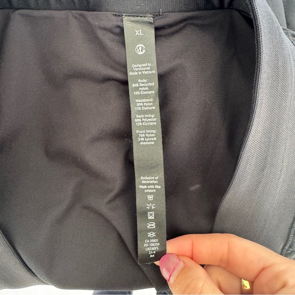 Lululemon License to Train Lined Shorts size XL - Picture 5 of 5